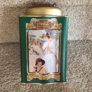Coca-Cola Green and Gold Decorative Wind Up Musical Tin